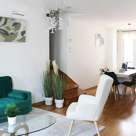 Spacious Duplex In The Heart Of Apartment
