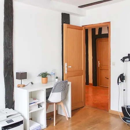 Spacious Duplex In The Heart Of Apartment *