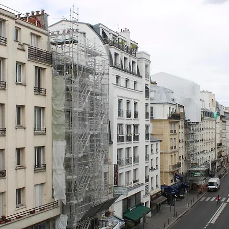 Spacious Duplex In The Heart Of Apartment